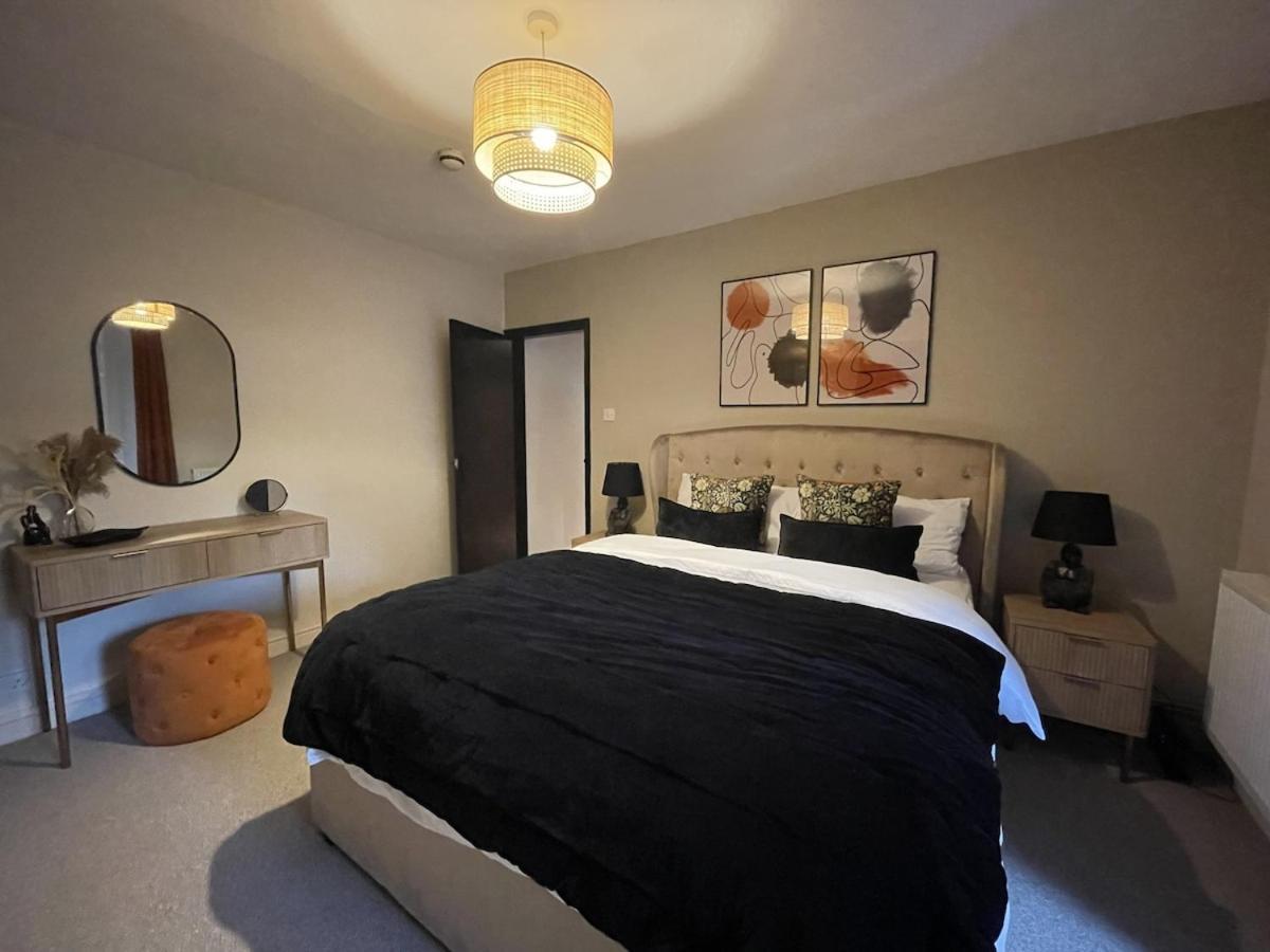 Chic Garden Escape In Clifton Apartment Bristol